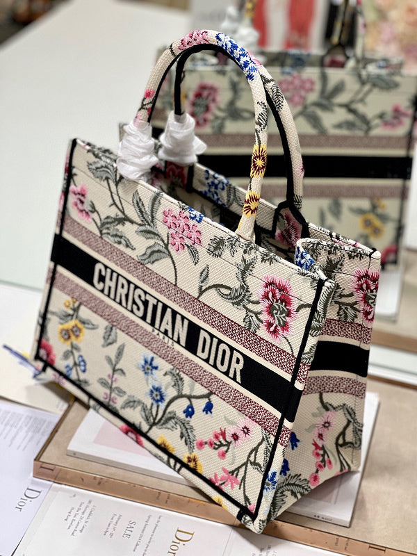 Dragons Bags Detail