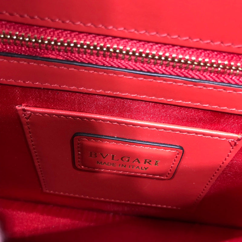 Dragons Bags Detail
