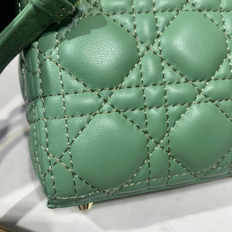 Dragons Bags Detail