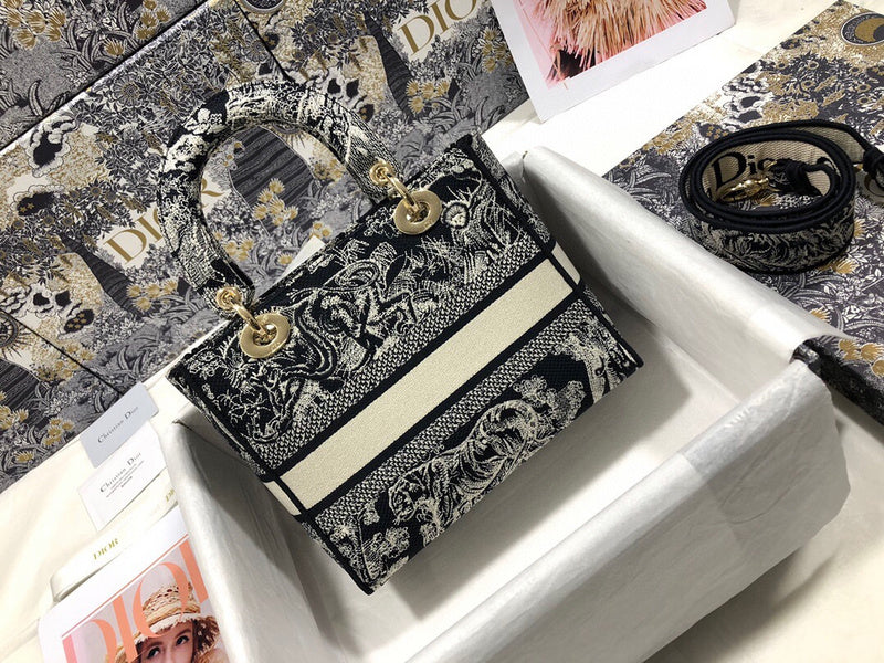 Dragons Bags Detail