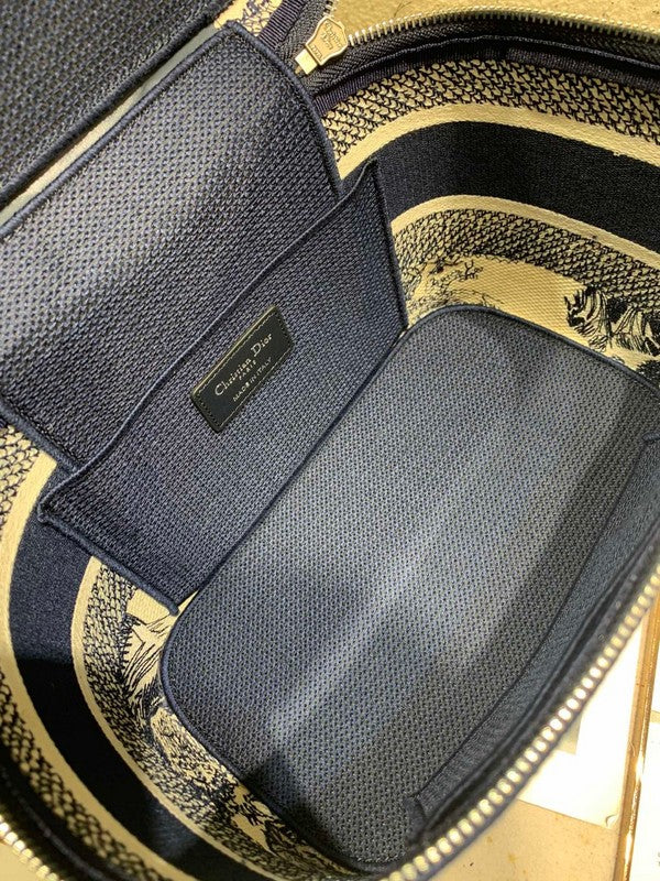 Dragons Bags Detail