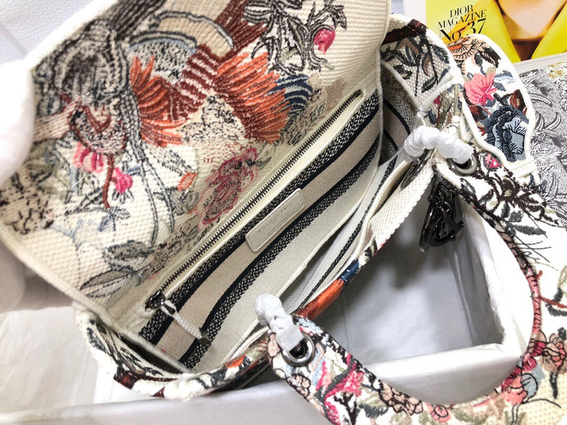 Dragons Bags Detail