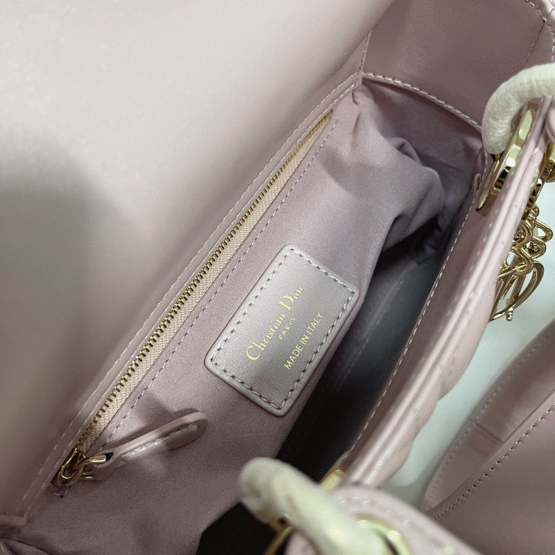 Dragons Bags Detail