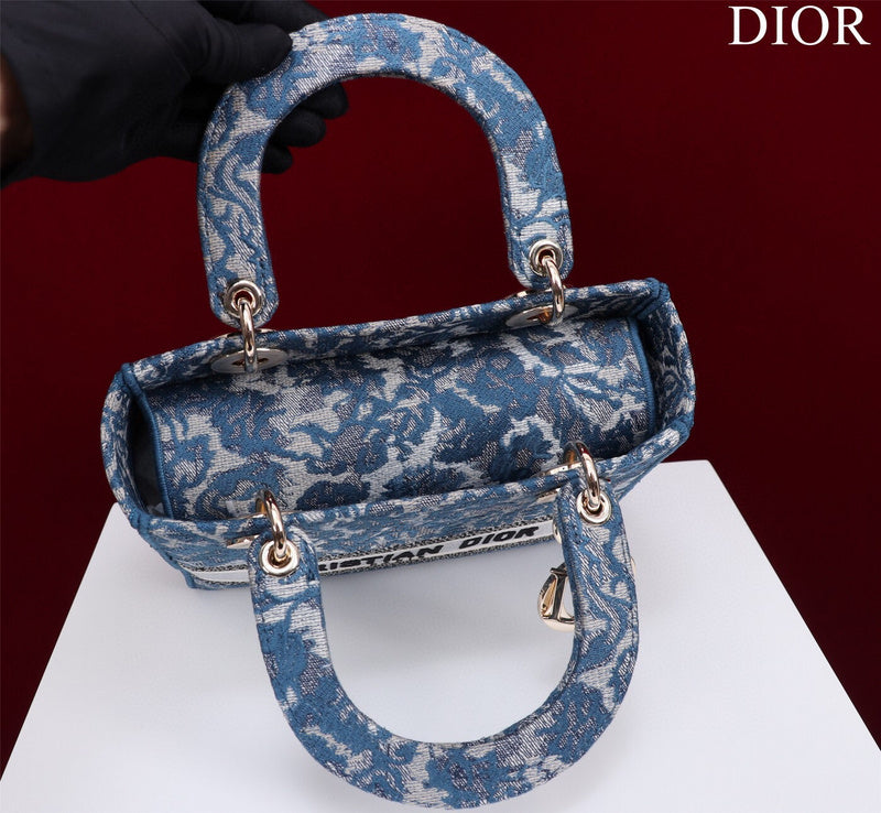 Dragons Bags Detail