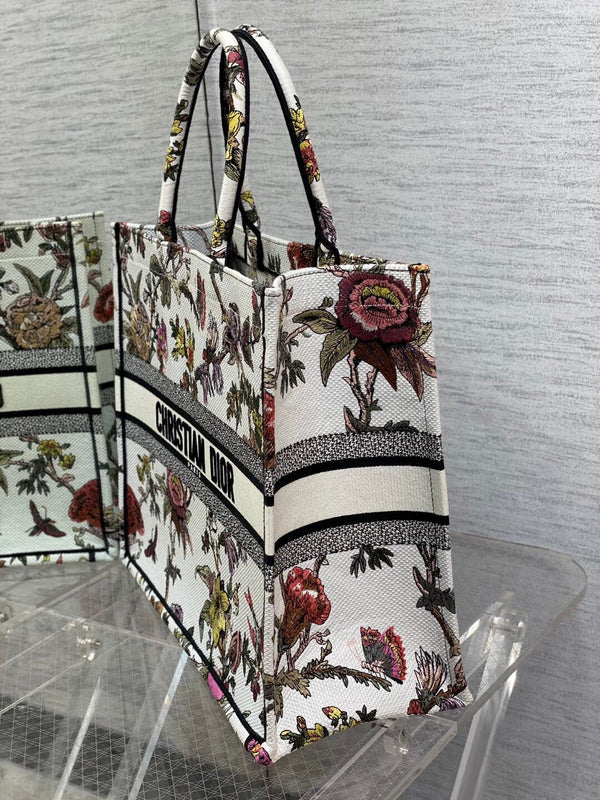 Dragons Bags Detail