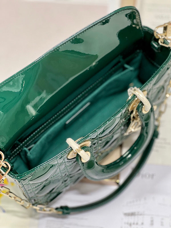 Dragons Bags Detail