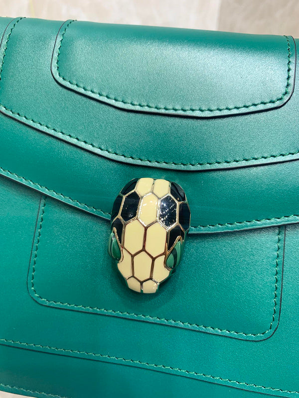 Dragons Bags Detail