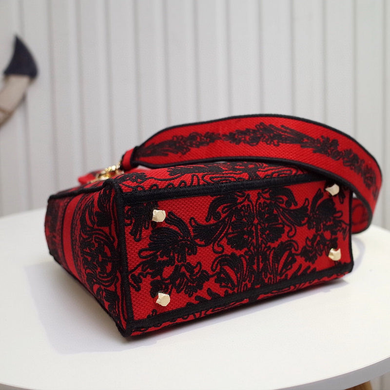 Dragons Bags Detail