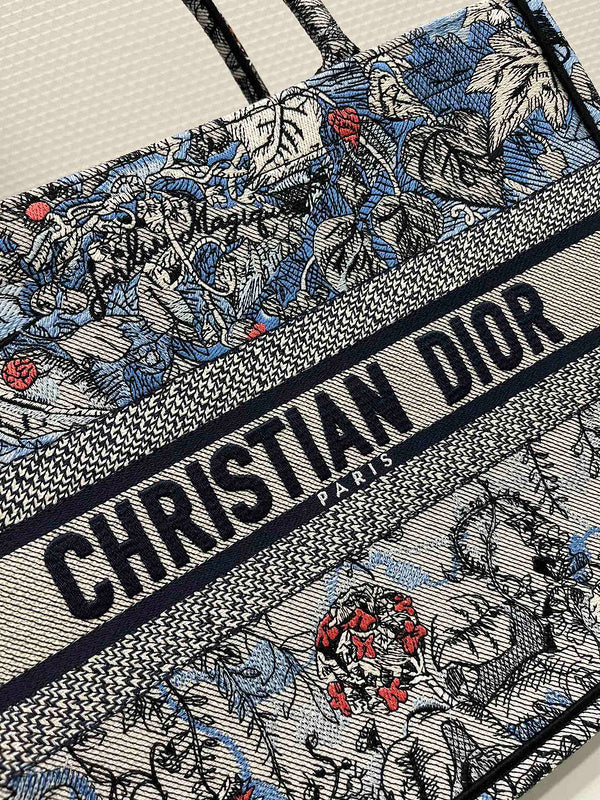 Dragons Bags Detail