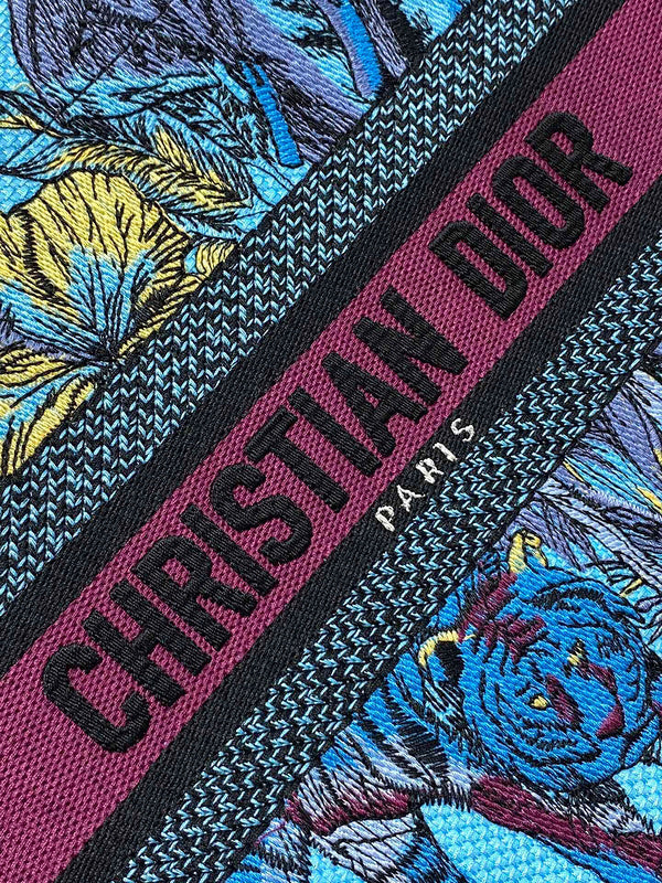 Dragons Bags Detail