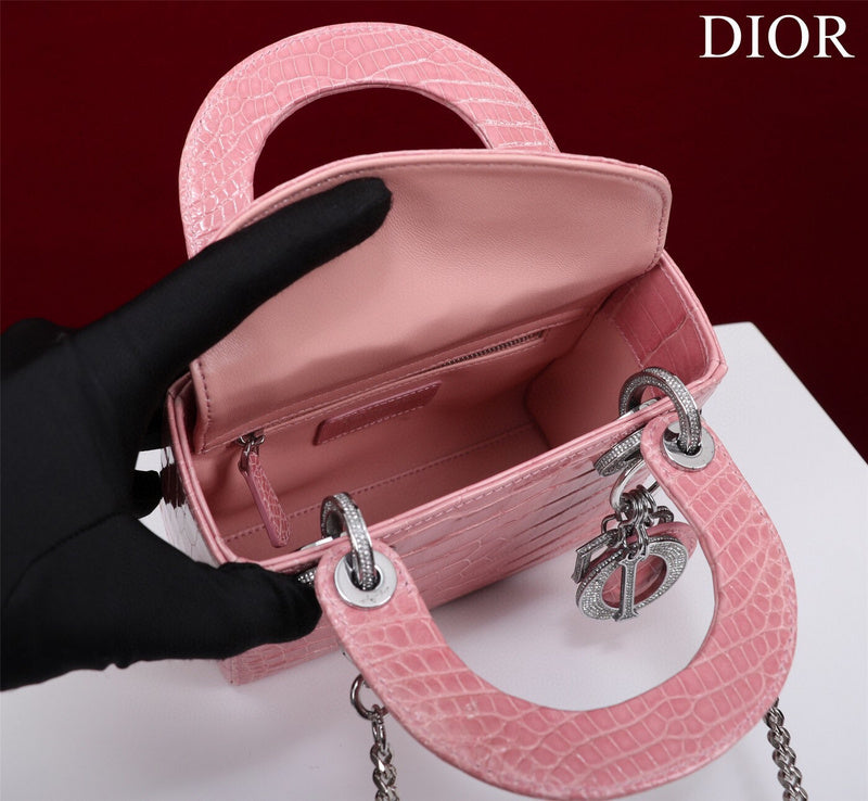 Dragons Bags Detail