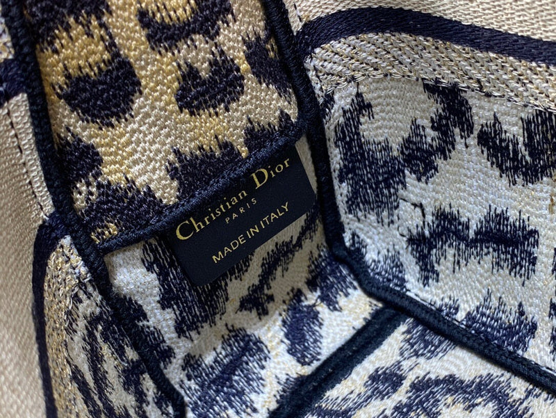 Dragons Bags Detail