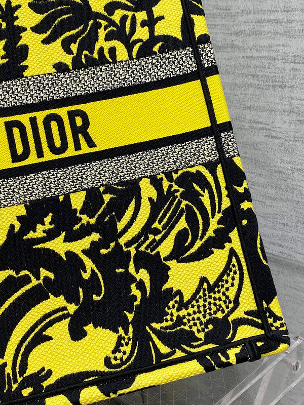 Dragons Bags Detail
