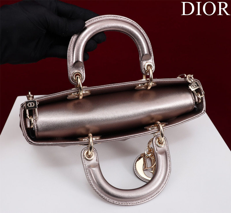 Dragons Bags Detail
