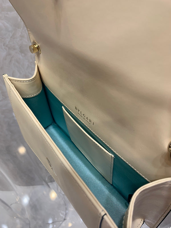 Dragons Bags Detail