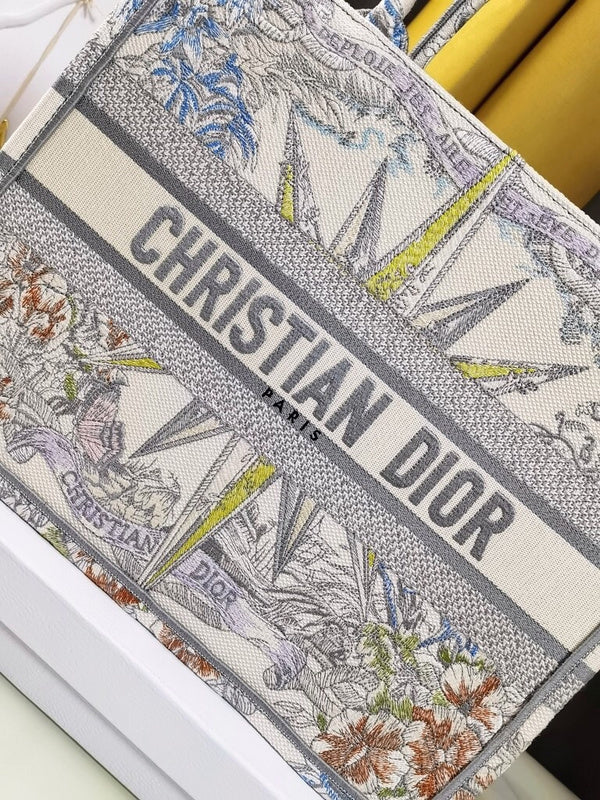 Dragons Bags Detail