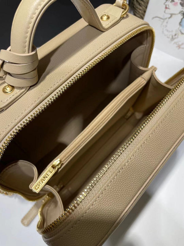 Dragons Bags Detail