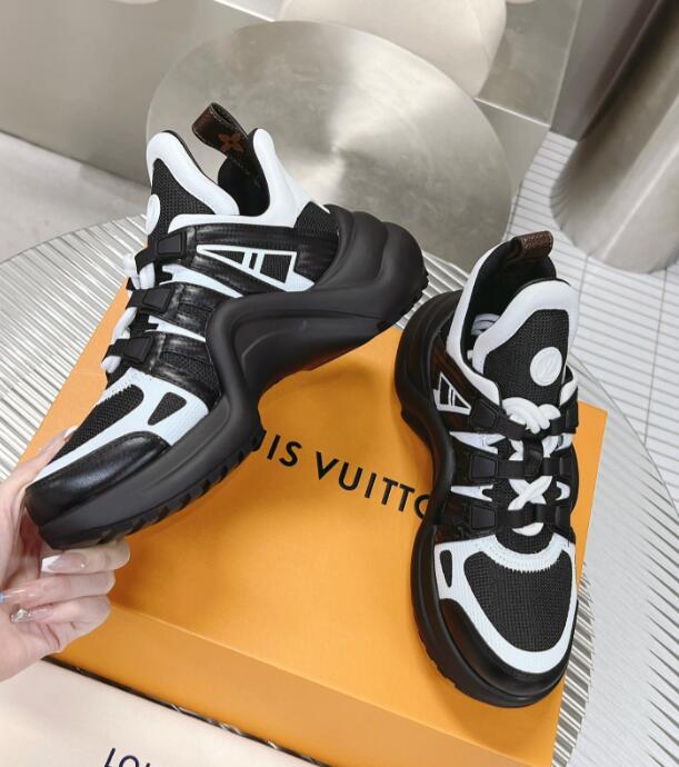 Dragons Bags Detail