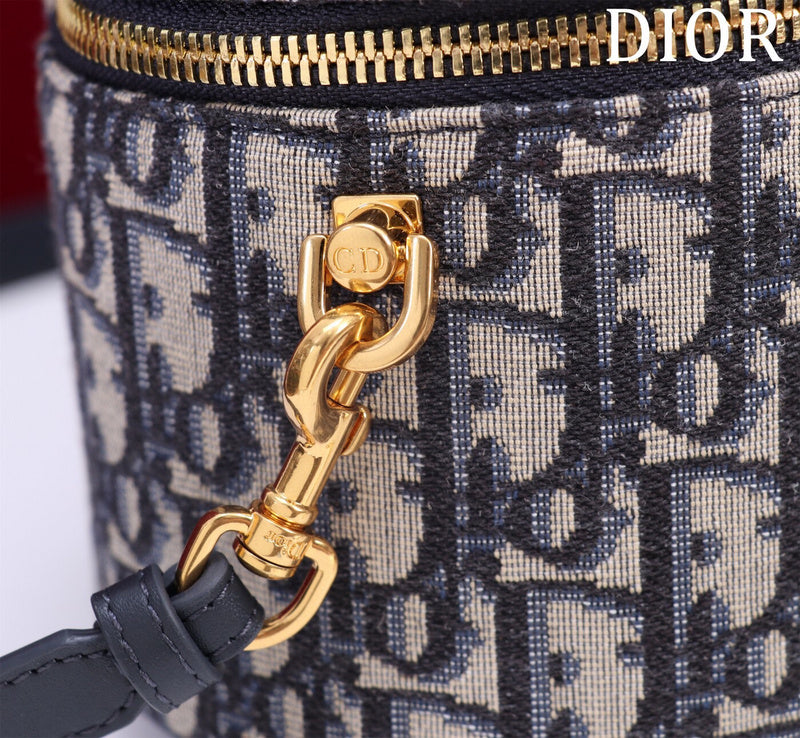 Dragons Bags Detail