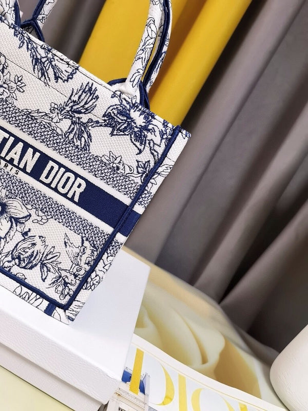 Dragons Bags Detail