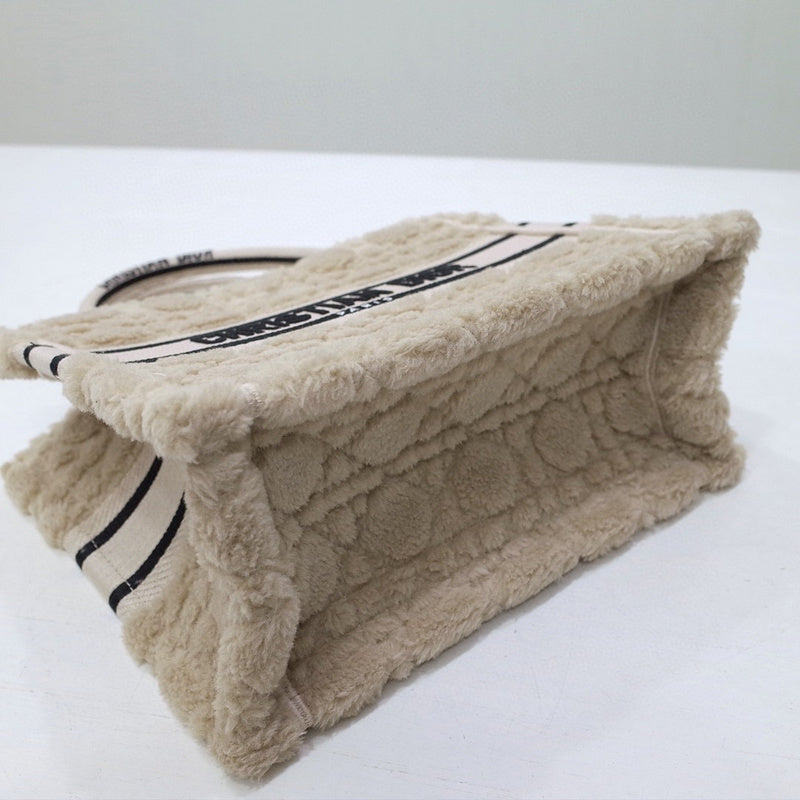 Dragons Bags Detail