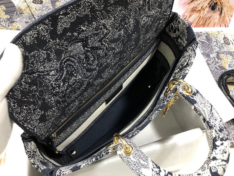Dragons Bags Detail