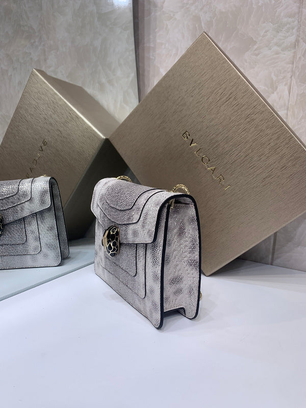 Dragons Bags Detail