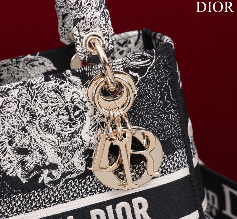 Dragons Bags Detail