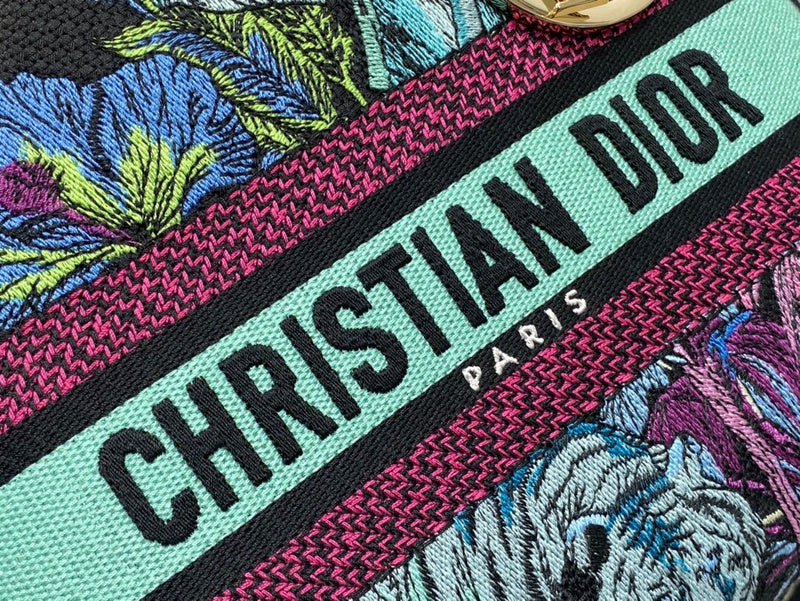 Dragons Bags Detail