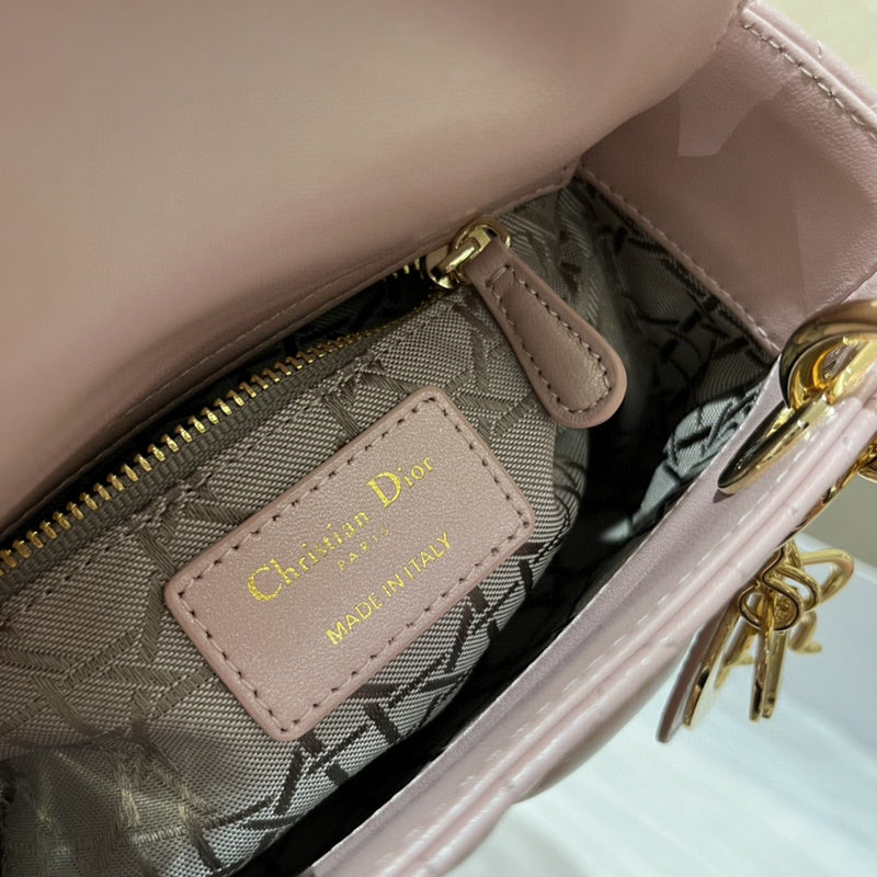 Dragons Bags Detail