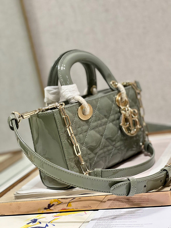 Dragons Bags Detail