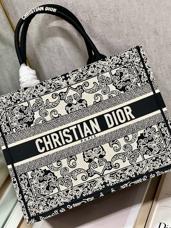 Dragons Bags Detail