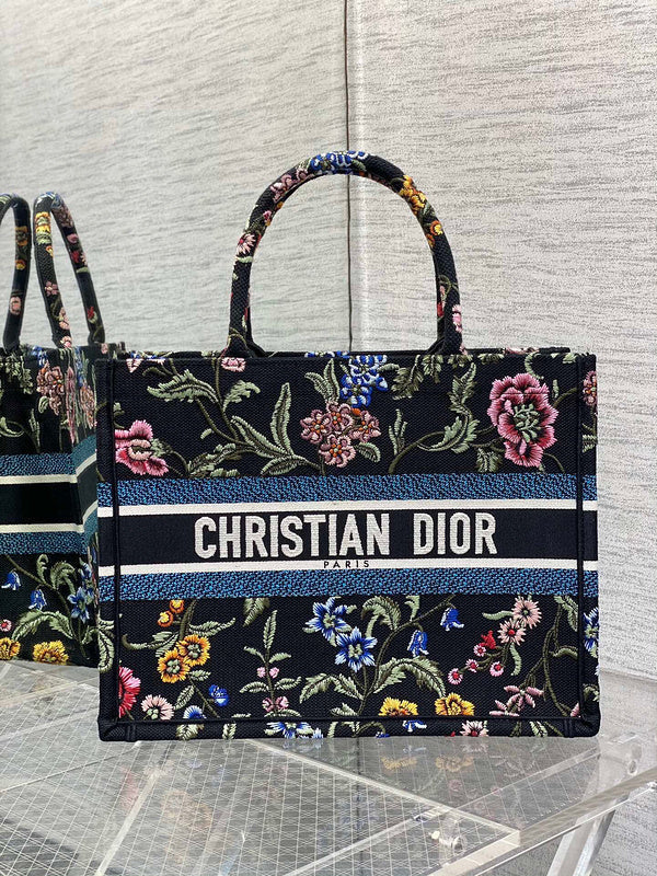 Dragons Bags Detail
