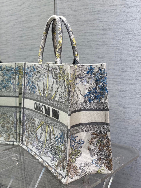 Dragons Bags Detail