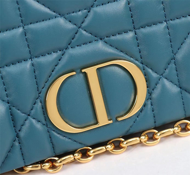 Dragons Bags Detail