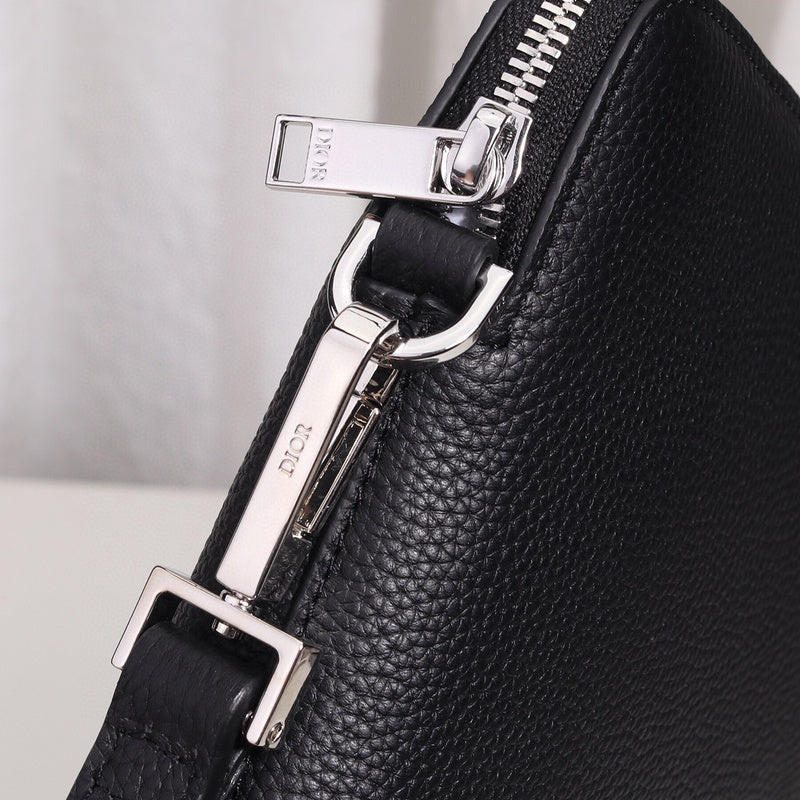 Dragons Bags Detail