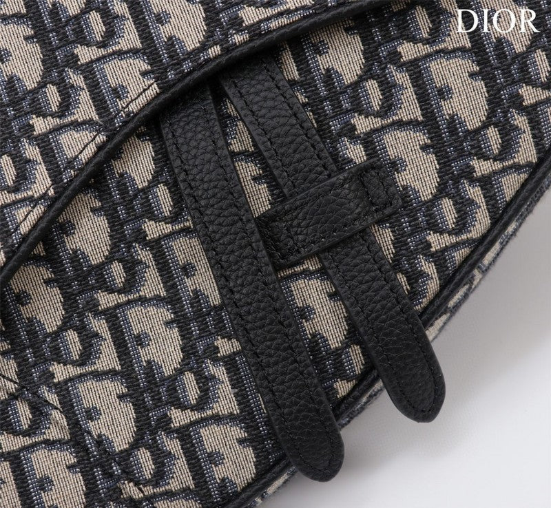 Dragons Bags Detail