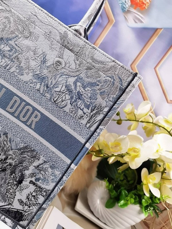 Dragons Bags Detail