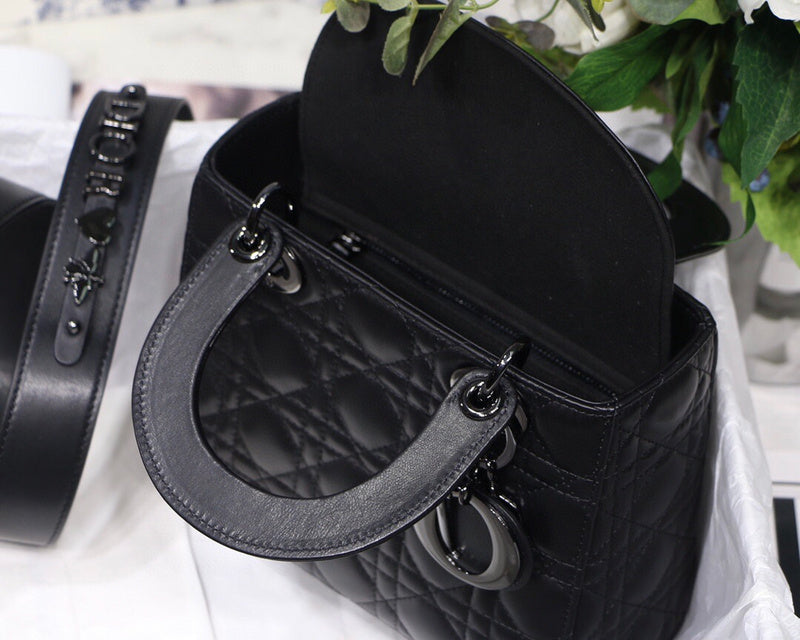 Dragons Bags Detail