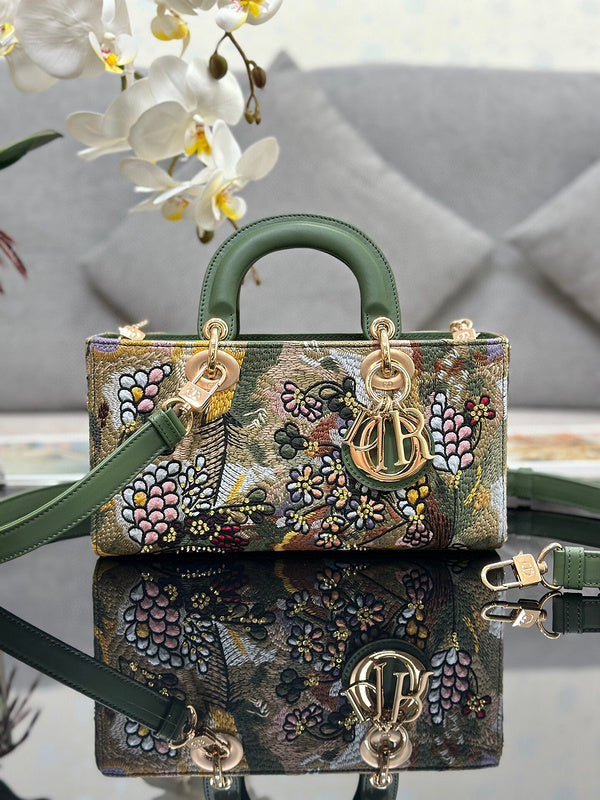 Dragons Bags Detail