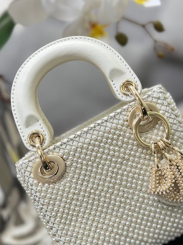 Dragons Bags Detail