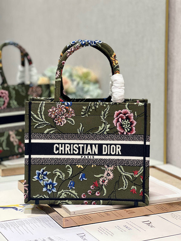 Dragons Bags Detail