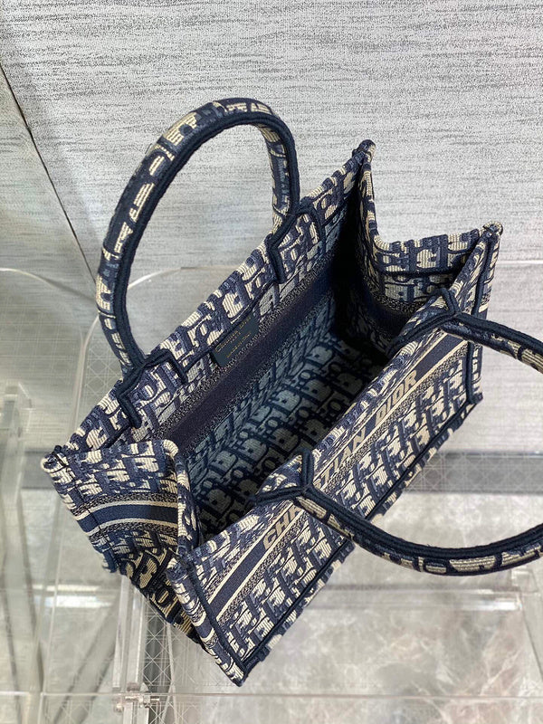 Dragons Bags Detail