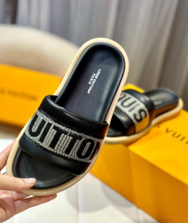 Dragons Bags Detail