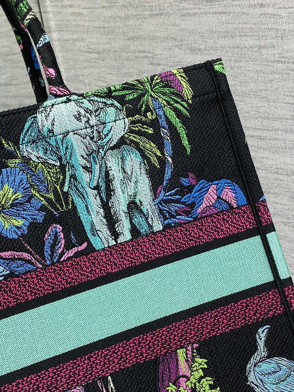 Dragons Bags Detail