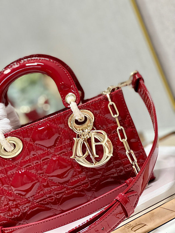 Dragons Bags Detail