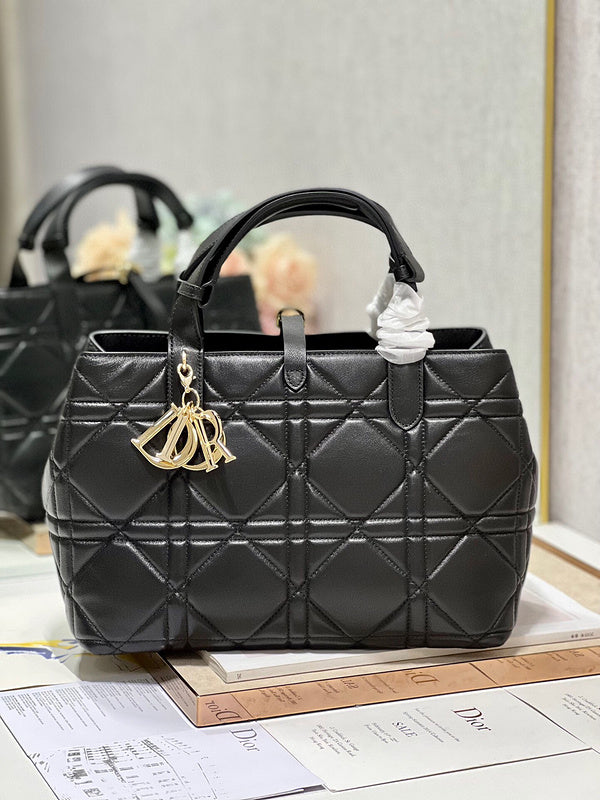 Dragons Bags Detail