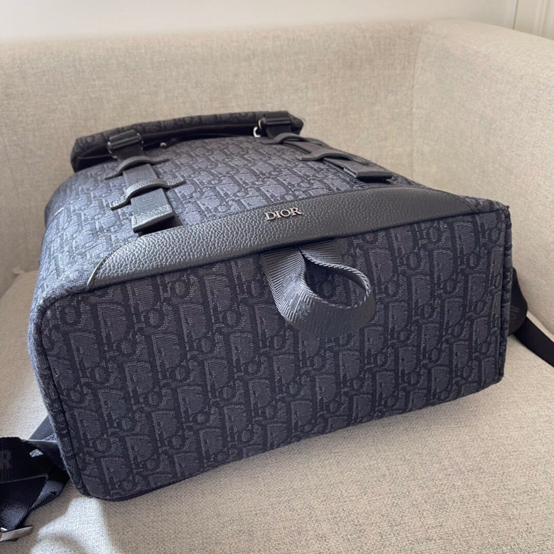 Dragons Bags Detail