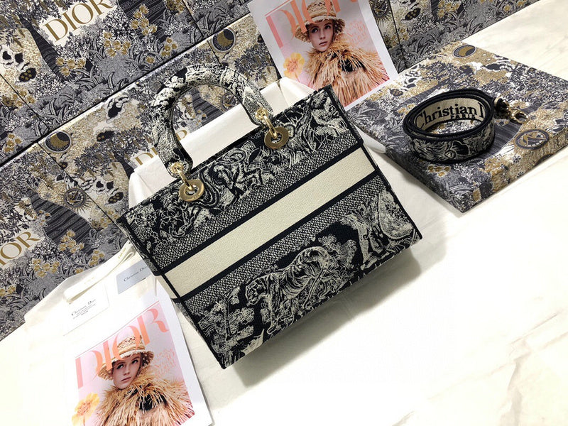 Dragons Bags Detail
