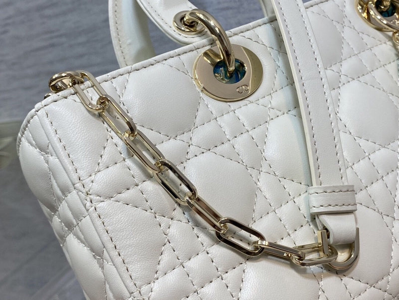 Dragons Bags Detail